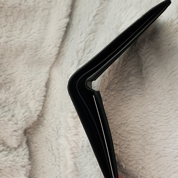 Michael Kors Black Textured Leather Bi-Fold Wallet - Picture 9 of 13